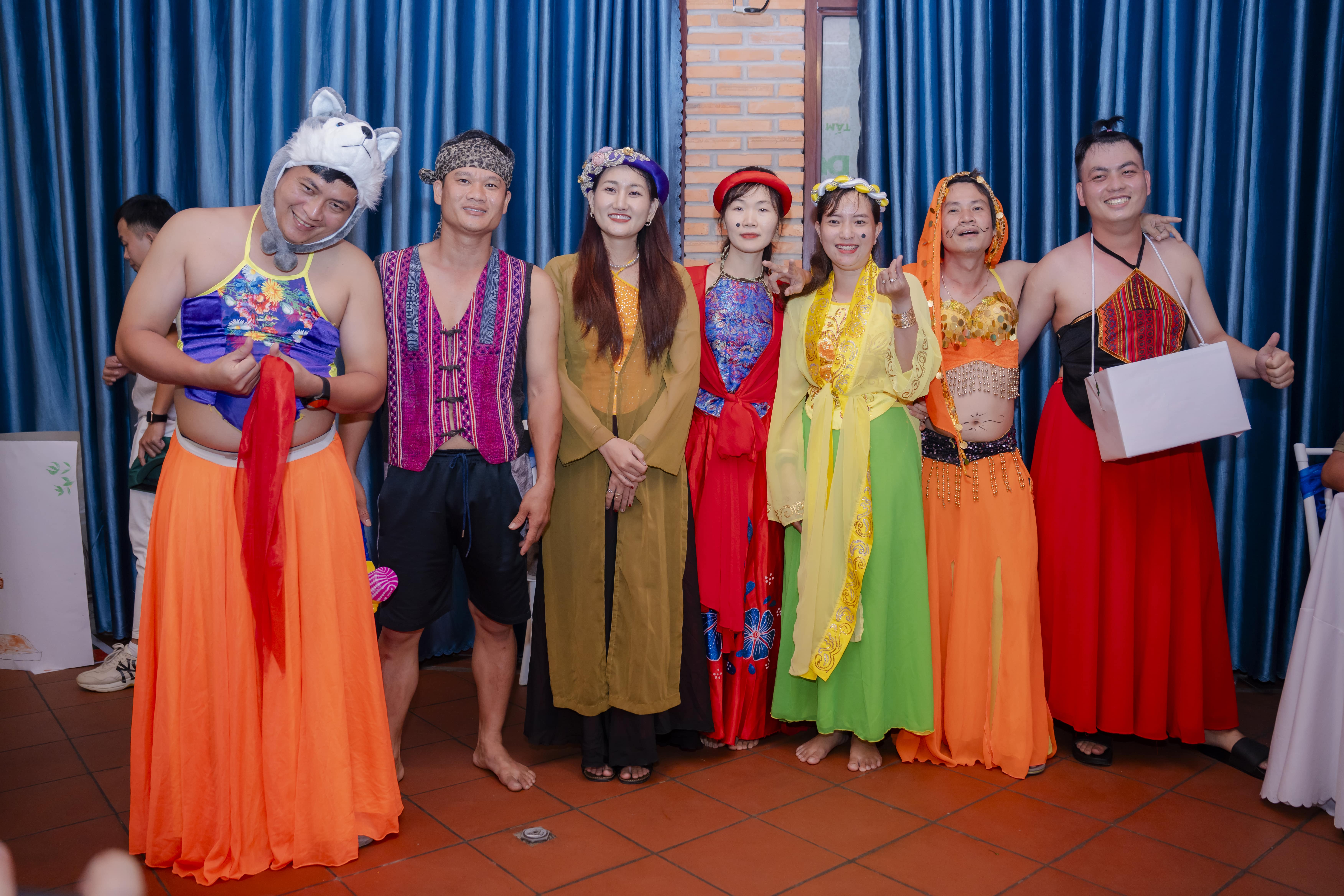 Tham gia diễn kịch đêm GALA DINNER